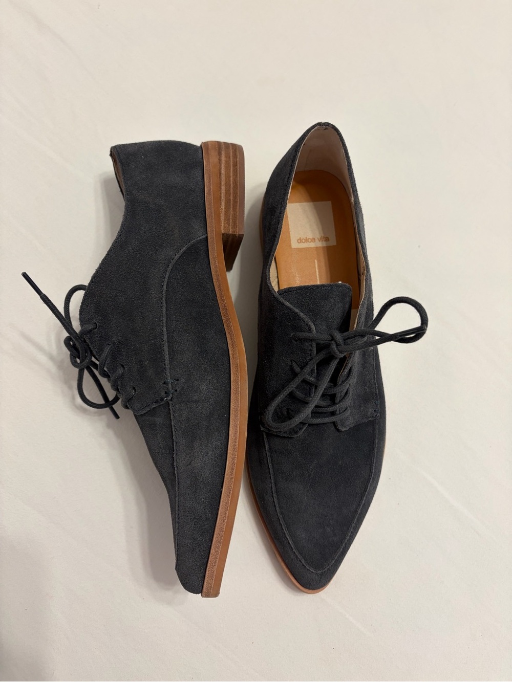 Dolce Vita women’s Grey Suede Pointed Lace-Up Oxfords - Picture 4 of 6